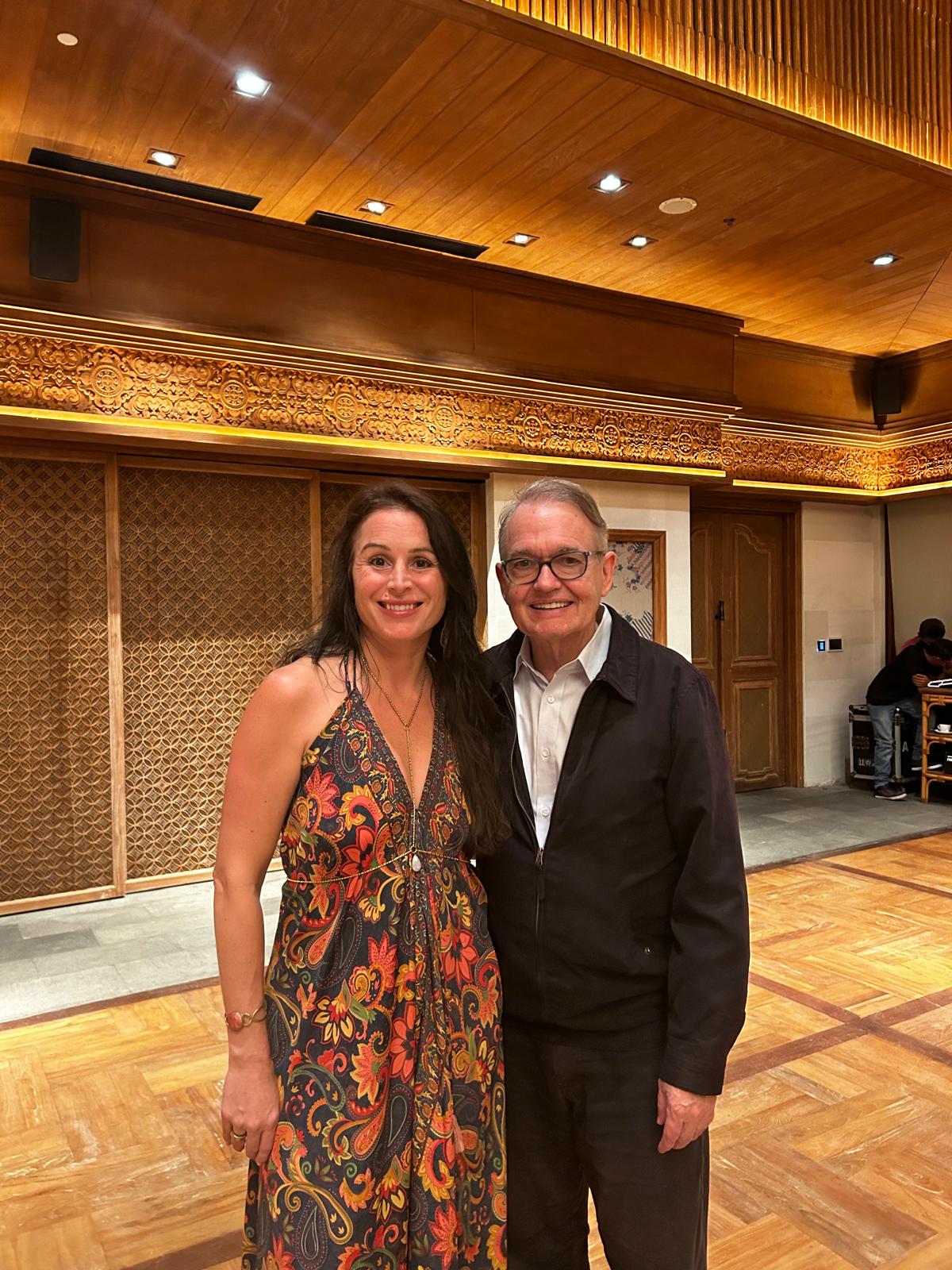 Petra Fürst mit Dr. John Gray