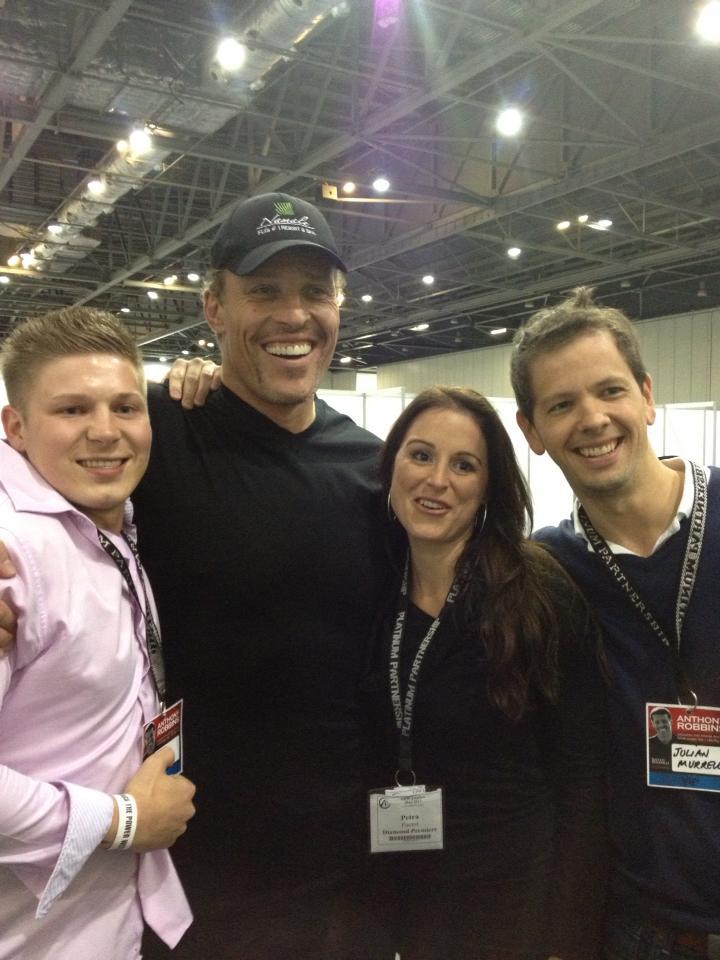 Petra Fürst mit Tony Robbins